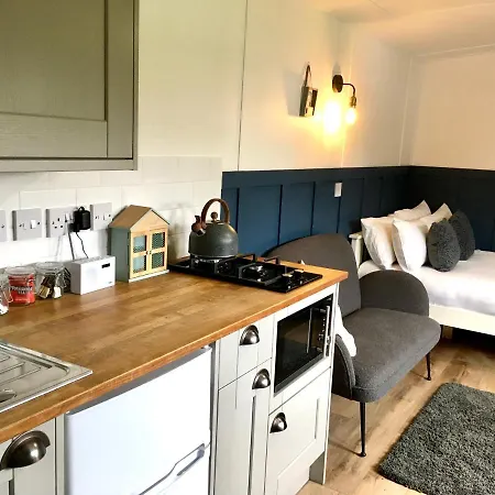 Rosemary Shepherds Hut, Clay Bank Huts *