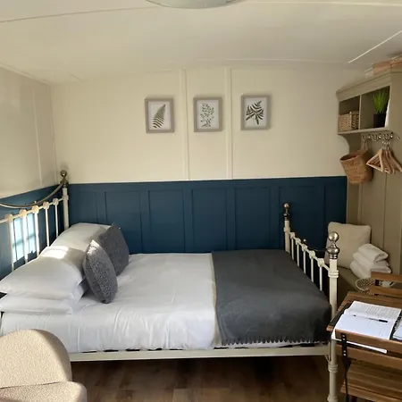 Rosemary Shepherds Hut, Clay Bank Huts
