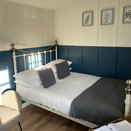 Rosemary Shepherds Hut, Clay Bank Huts * Ingleby Greenhow
