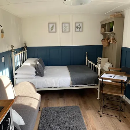 Rosemary Shepherds Hut, Clay Bank Huts