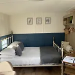 Rosemary Shepherds Hut, Clay Bank Huts