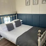 Rosemary Shepherds Hut, Clay Bank Huts *